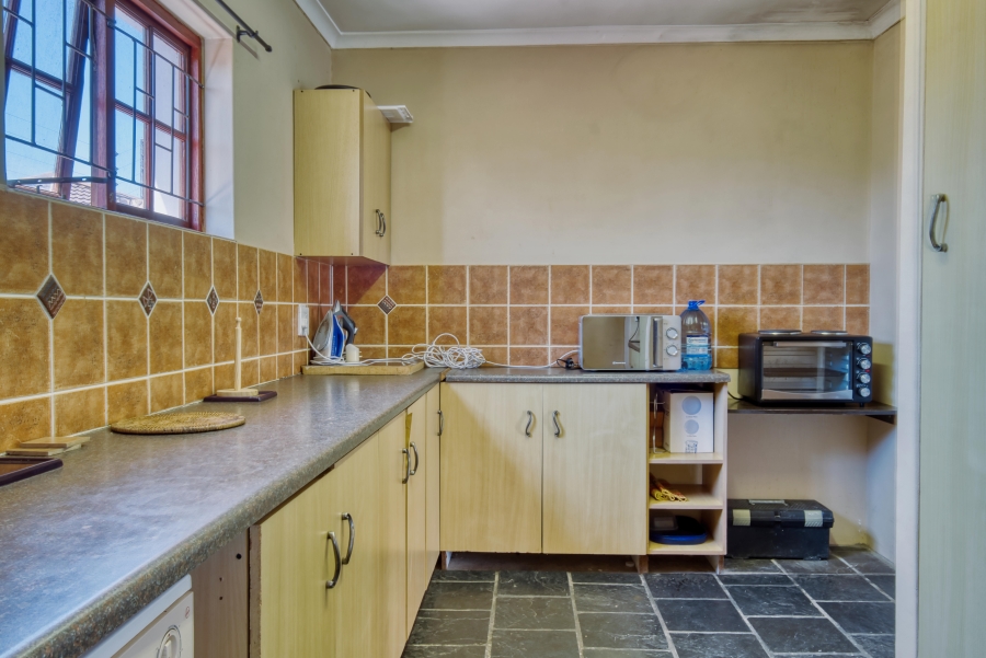 6 Bedroom Property for Sale in Summerstrand Eastern Cape